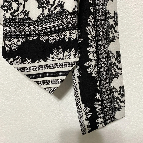 Bebe NWT Printed Asymmetrical Jacket - Picture 6 of 8